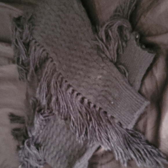 Black fringe sweater - Picture 3 of 3